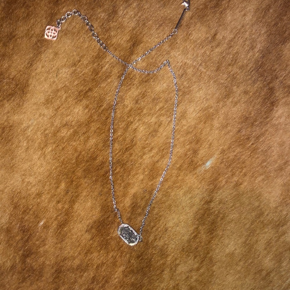 Kendra Scott necklace